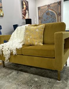 50” Velvet Loveseat